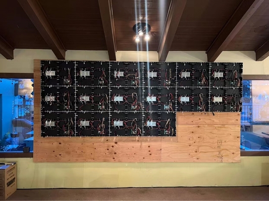 2Wyświetlacz LED o napięciu 0,5 mm do użytku wewnętrznego - częstotliwość odświeżania 7680 HZ, montowany na ścianie - idealnie nadaje się do kościołów, sklepów detalicznych, miejsc kultu i jadalni