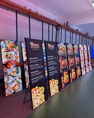 Ekran LED posterów wewnętrznych serii IP z funkcjami stosowanymi indywidualnie lub połączonymi ze sobą