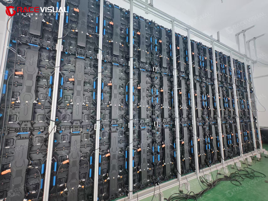 Panel LED zewnętrzny ORA serii P3.9 z częstotliwością odświeżania 3840 Hz, który jest stosowany w różnych fazach działalności wewnątrz i na zewnątrz